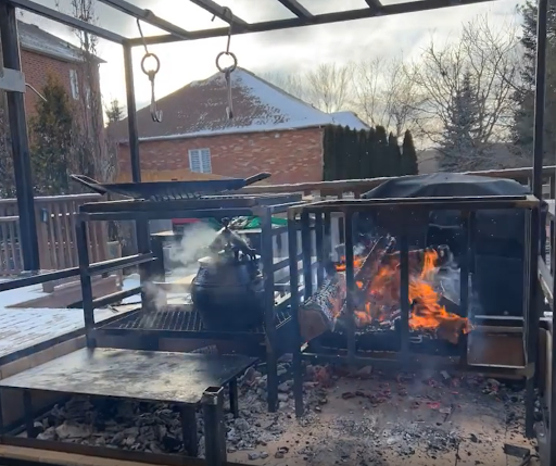 Gril à plusieurs niveaux